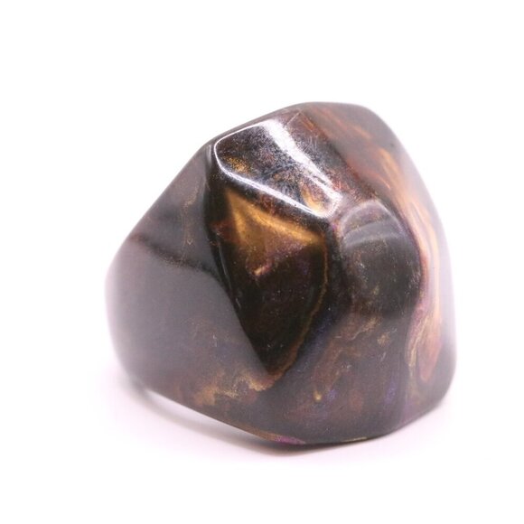 Vintage 7.5 Chunky but Lightweight Lucite Black With Brown Marbeling Ladies Ring - Picture 1 of 5